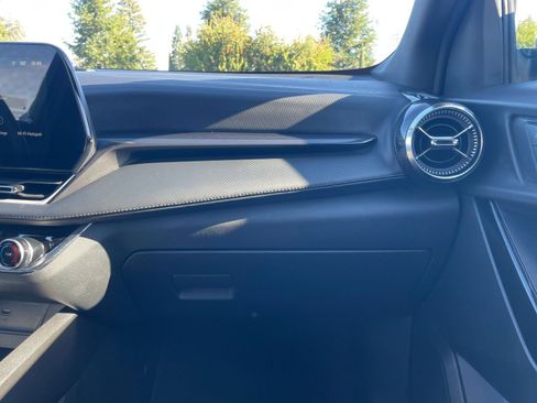 Used 2025 Chevrolet Equinox LT image 35