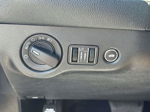 Used 2016 Dodge Challenger SXT RWD image 19