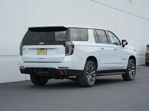 Certified 2026 Chevrolet Suburban High Country w/ Sun And Tow Package AWD/4WD image 3