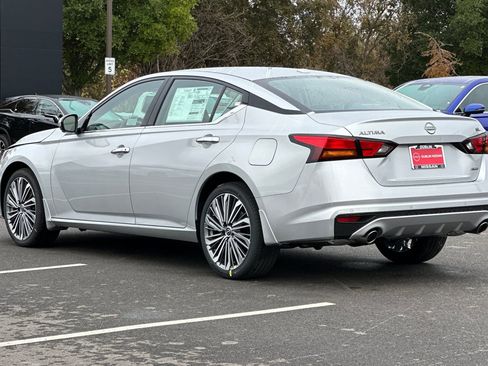 New 2025 Nissan Altima 2.5 SL AWD/4WD image 6