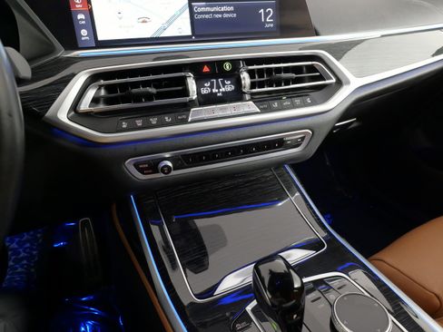 Used 2022 BMW X7 xDrive40i w/ M Sport Package AWD/4WD image 54