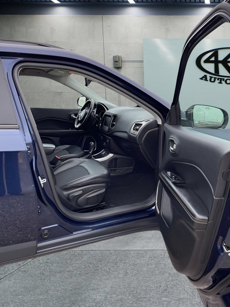 Used 2018 Jeep Compass Latitude w/ Popular Equipment Group FWD image 23