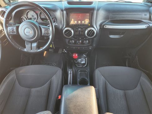 Used 2017 Jeep Wrangler Rubicon w/ Power Convenience Group image 18