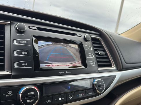 Used 2014 Toyota Highlander Plus image 23