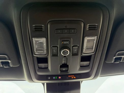Used 2024 Chevrolet Tahoe High Country AWD/4WD image 18