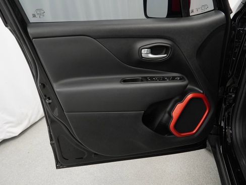 Certified 2023 Jeep Renegade Latitude image 38