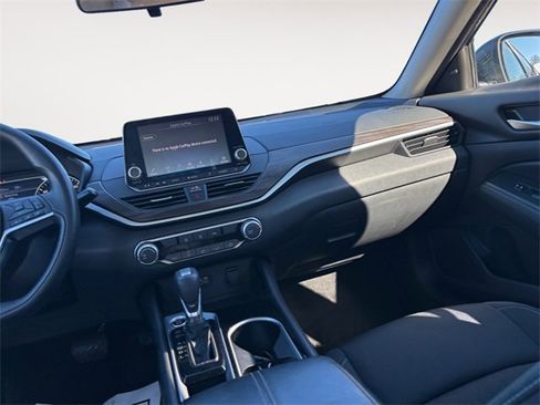 Used 2024 Nissan Altima 2.5 SV image 11