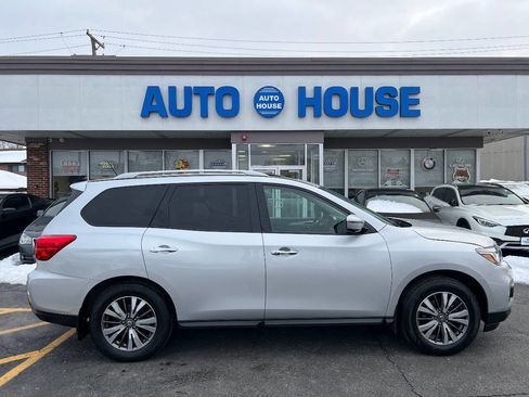 Used 2017 Nissan Pathfinder SL w/ SL Premium Package image 9