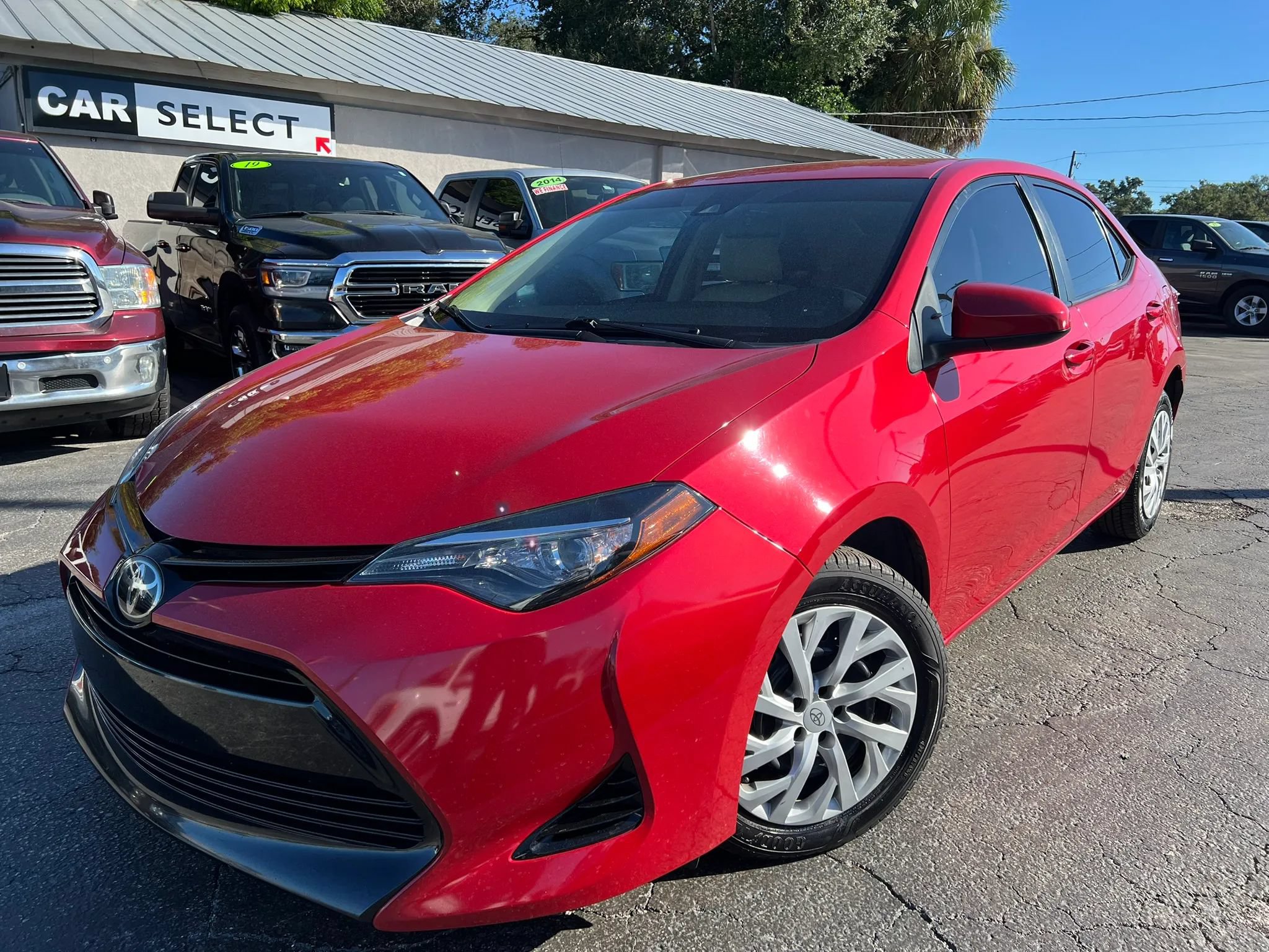 Used 2017 Toyota Corolla LE FWD image 1