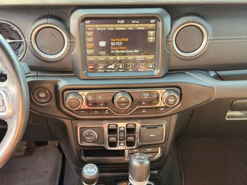 Used 2023 Jeep Wrangler Unlimited Sahara w/ Cold Weather Group AWD/4WD image 16