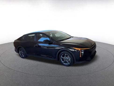 Used 2025 Kia K4 FWD image 2