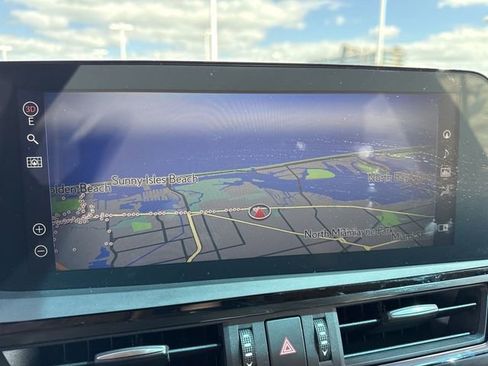 Certified 2022 Lexus ES 350 w/ Premium Package image 18