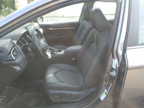 Used 2024 Toyota Camry SE FWD image 13