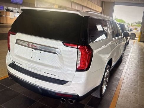 Used 2022 GMC Yukon XL Denali image 4