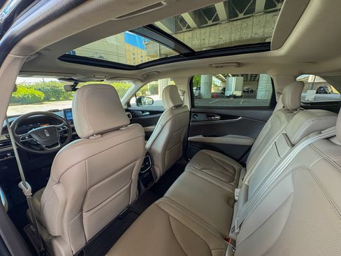Used 2021 Lincoln Nautilus Reserve FWD image 10