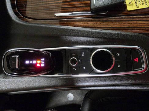 Used 2022 Cadillac Escalade ESV Luxury AWD/4WD image 45