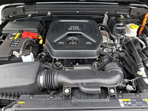 Used 2021 Jeep Wrangler Unlimited Sahara w/ Cold Weather Group image 27