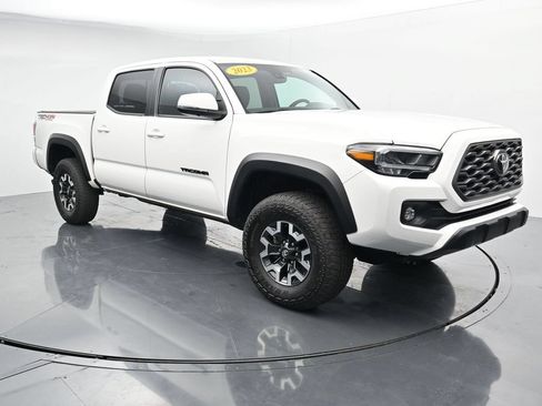 Used 2023 Toyota Tacoma TRD Off-Road w/ Advanced Technology Package AWD/4WD image 2