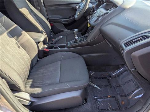 Used 2018 Ford Focus SE FWD image 19