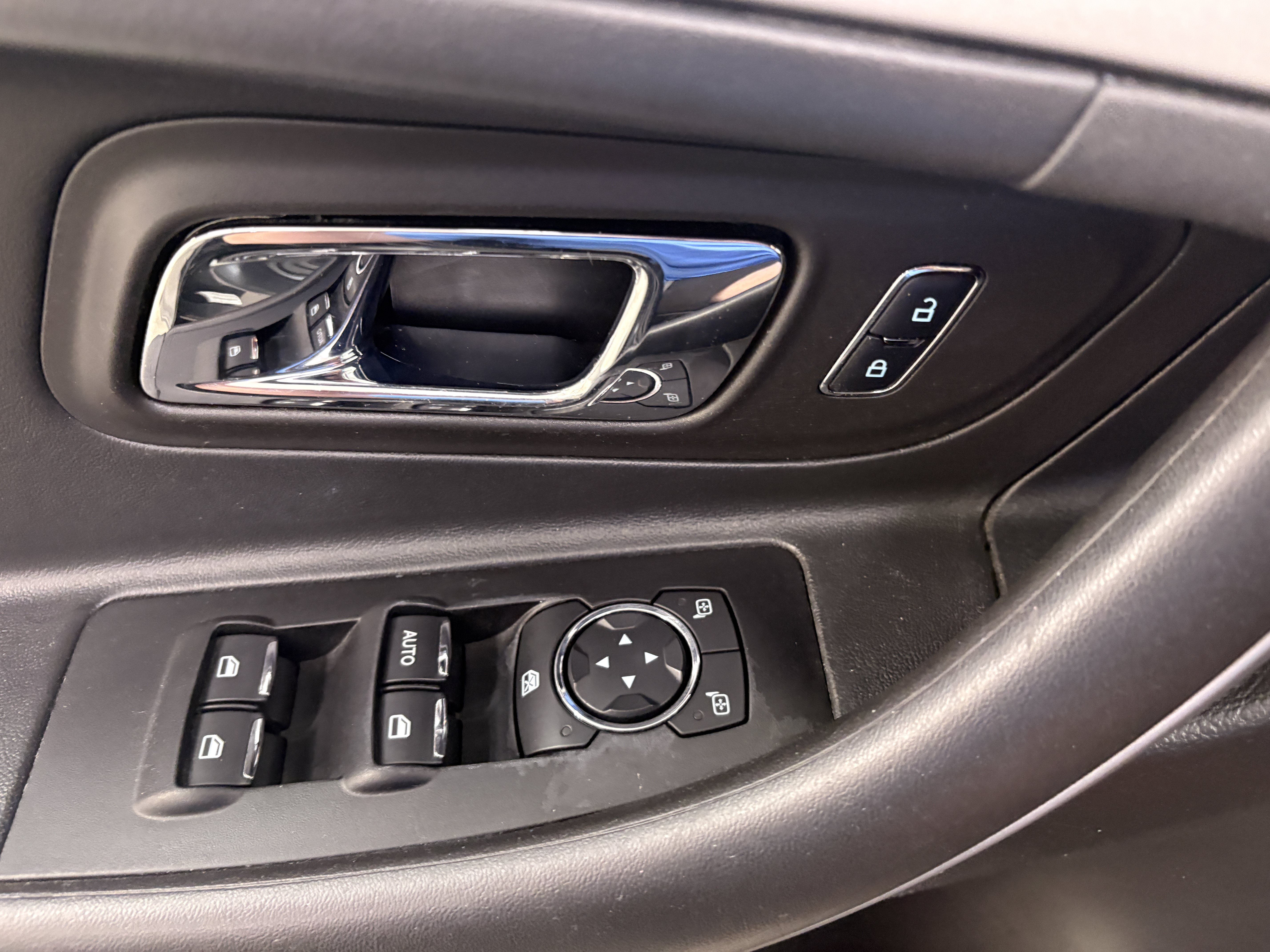 Used 2015 Ford Taurus SEL FWD image 23