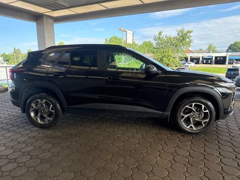 Used 2025 Chevrolet Trax LT w/ Driver Confidence Package FWD image 5