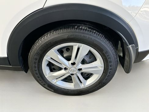 Used 2024 Nissan Kicks S image 11