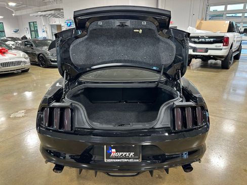 Used 2017 Ford Mustang GT RWD image 31