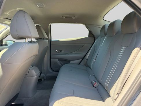 Used 2023 Hyundai Elantra SEL w/ Convenience Package FWD image 28