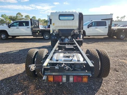 New 2025 Chevrolet Low Cab Forward image 8