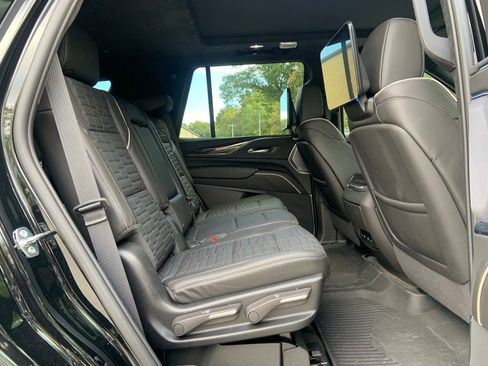 Used 2024 Cadillac Escalade Sport Platinum w/ LPO, ONYX Package image 20