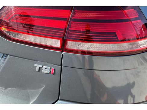 Used 2018 Volkswagen Golf SE image 33