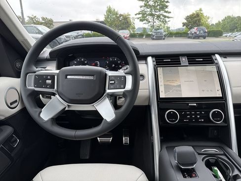 New 2026 Land Rover Discovery Limited Edition AWD/4WD image 4