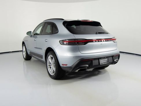 Certified 2025 Porsche Macan image 8