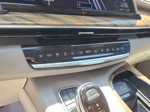 Used 2021 Cadillac Escalade Premium Luxury Platinum RWD image 17