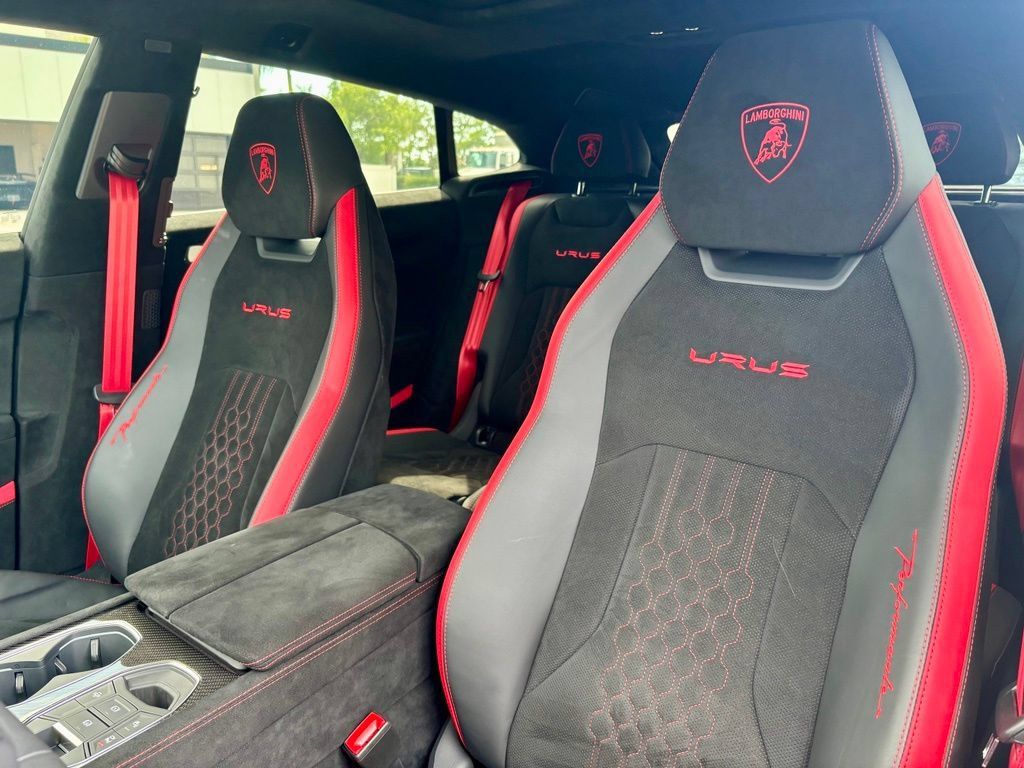 Used 2024 Lamborghini Urus Performante AWD/4WD image 17