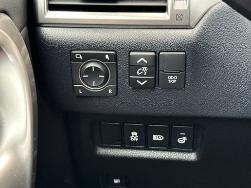Used 2022 Lexus GX 460 Premium w/ Accessory Package AWD/4WD image 31