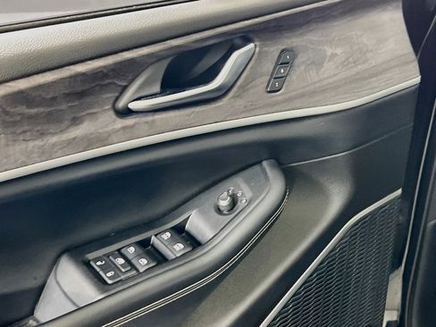 Used 2022 Jeep Grand Cherokee Limited w/ Luxury Tech Group II image 18