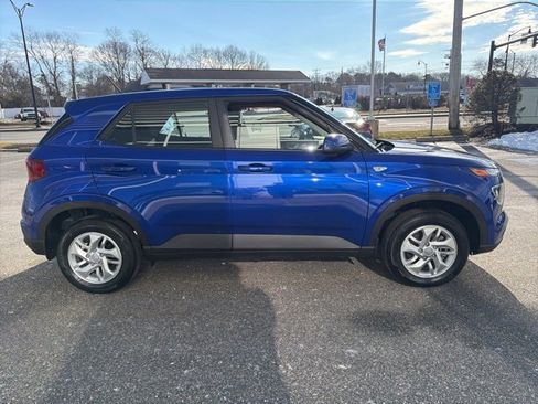 Used 2025 Hyundai Venue SE image 4