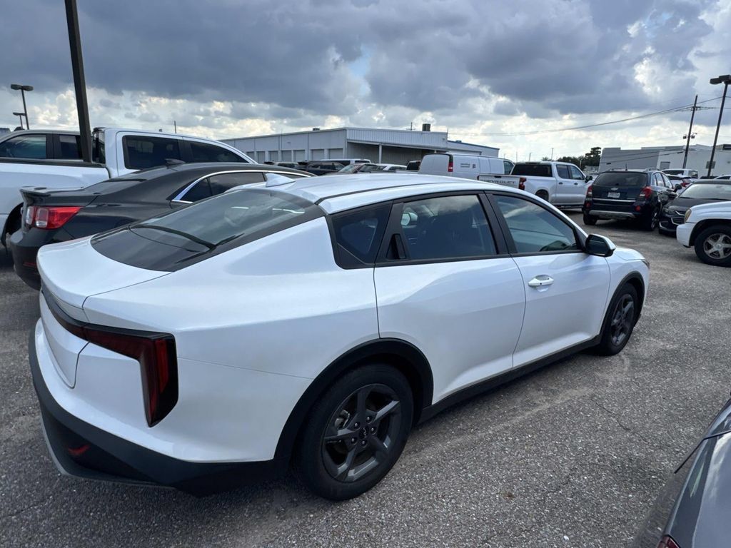Used 2025 Kia K4 FWD image 11