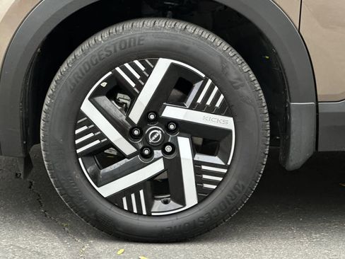 Certified 2025 Nissan Kicks SV image 36