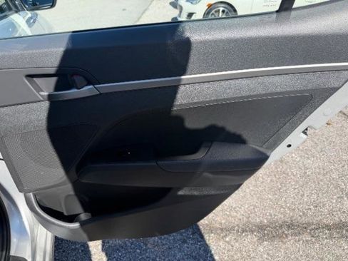 Used 2018 Hyundai Elantra SE image 30