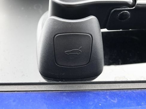 Certified 2023 Porsche Macan AWD/4WD image 29