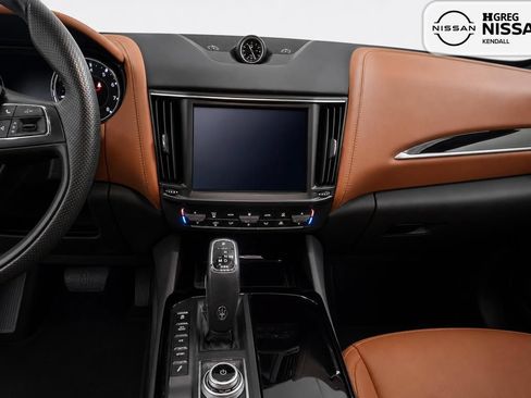 Used 2022 Maserati Levante Modena AWD/4WD image 9