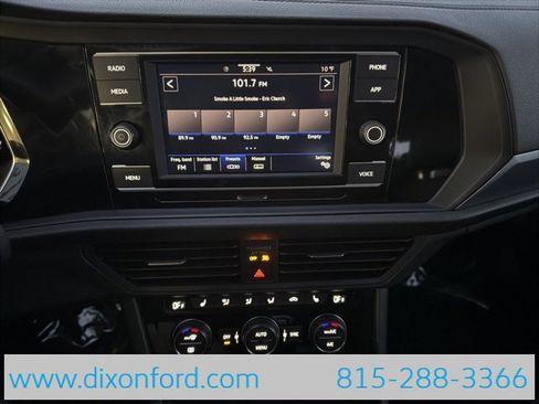 Used 2024 Volkswagen Jetta SE image 11