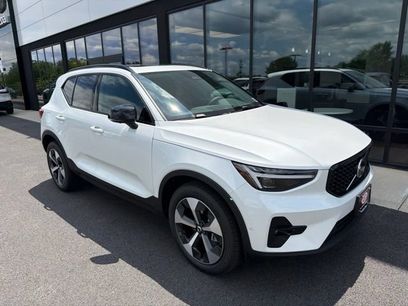 New 2026 Volvo XC40 B5 Plus w/ Protection Package Premier
