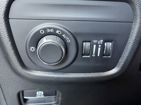 Used 2024 Jeep Grand Cherokee Altitude RWD image 21