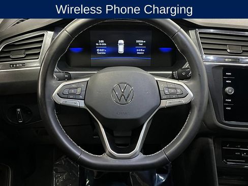 Certified 2024 Volkswagen Tiguan SE w/ Panoramic Sunroof Package AWD/4WD image 9