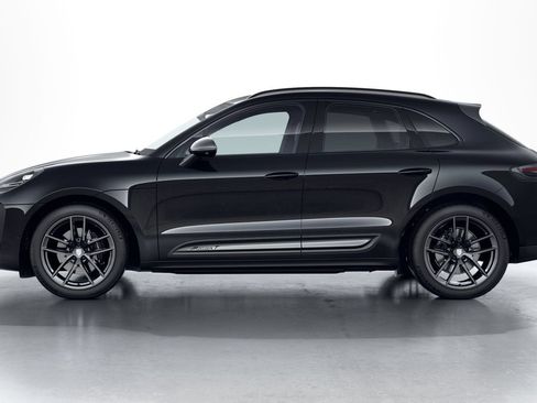 Certified 2023 Porsche Macan Turbo AWD/4WD image 3