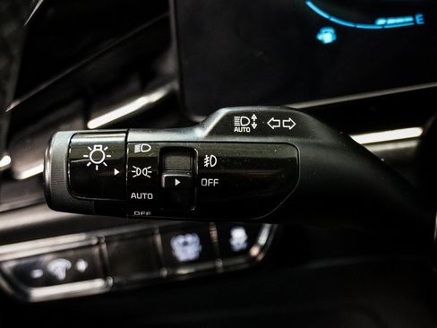 Used 2023 Kia Niro EX Touring image 21