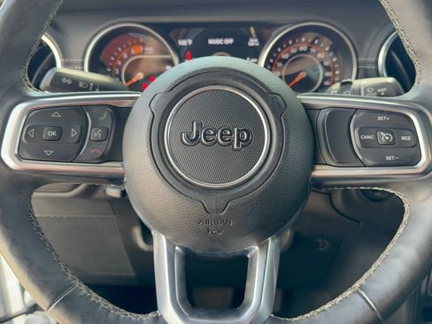 Used 2019 Jeep Wrangler Unlimited Sahara AWD/4WD image 11
